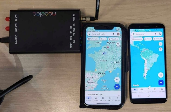 Left phone using internet vs right one using GPS, both next to the transmitting HackRF